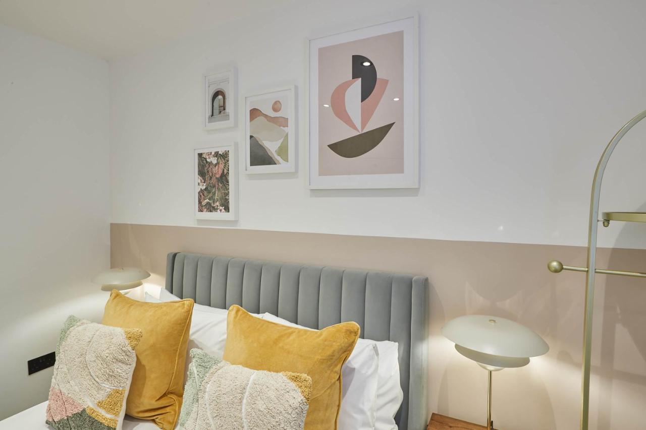 Host & - Abbey Nook